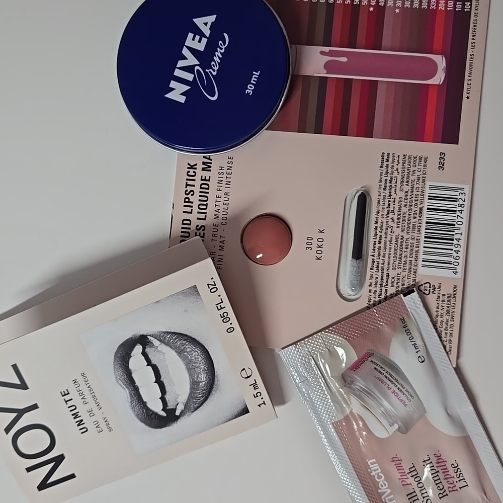 *Free with any makeup/skincare Purchase over $60*